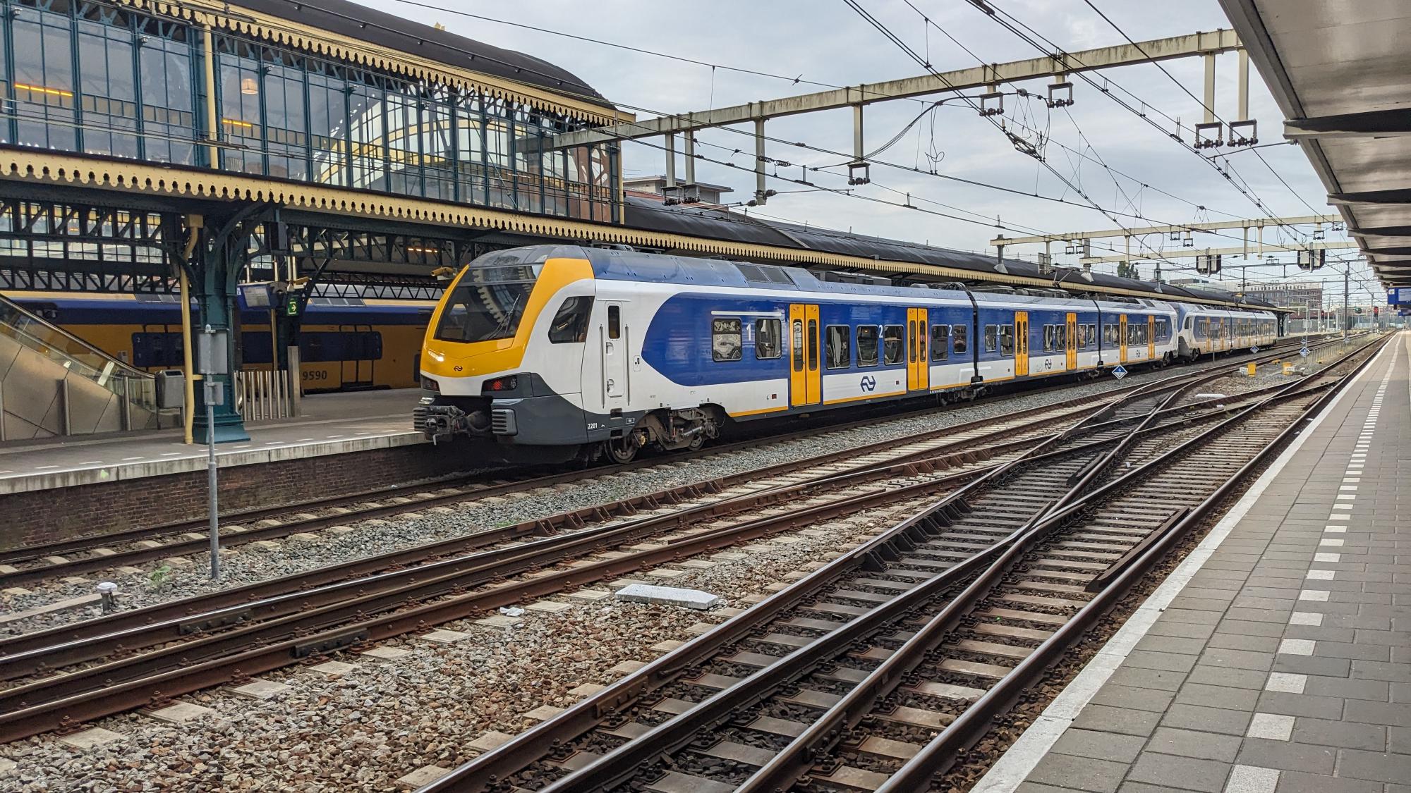 Front-side view of FLIRT trainset with a yellow front at a platform.