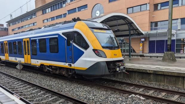 SNG trainset number 2364 with yellow front at platform in Hilversum Station.